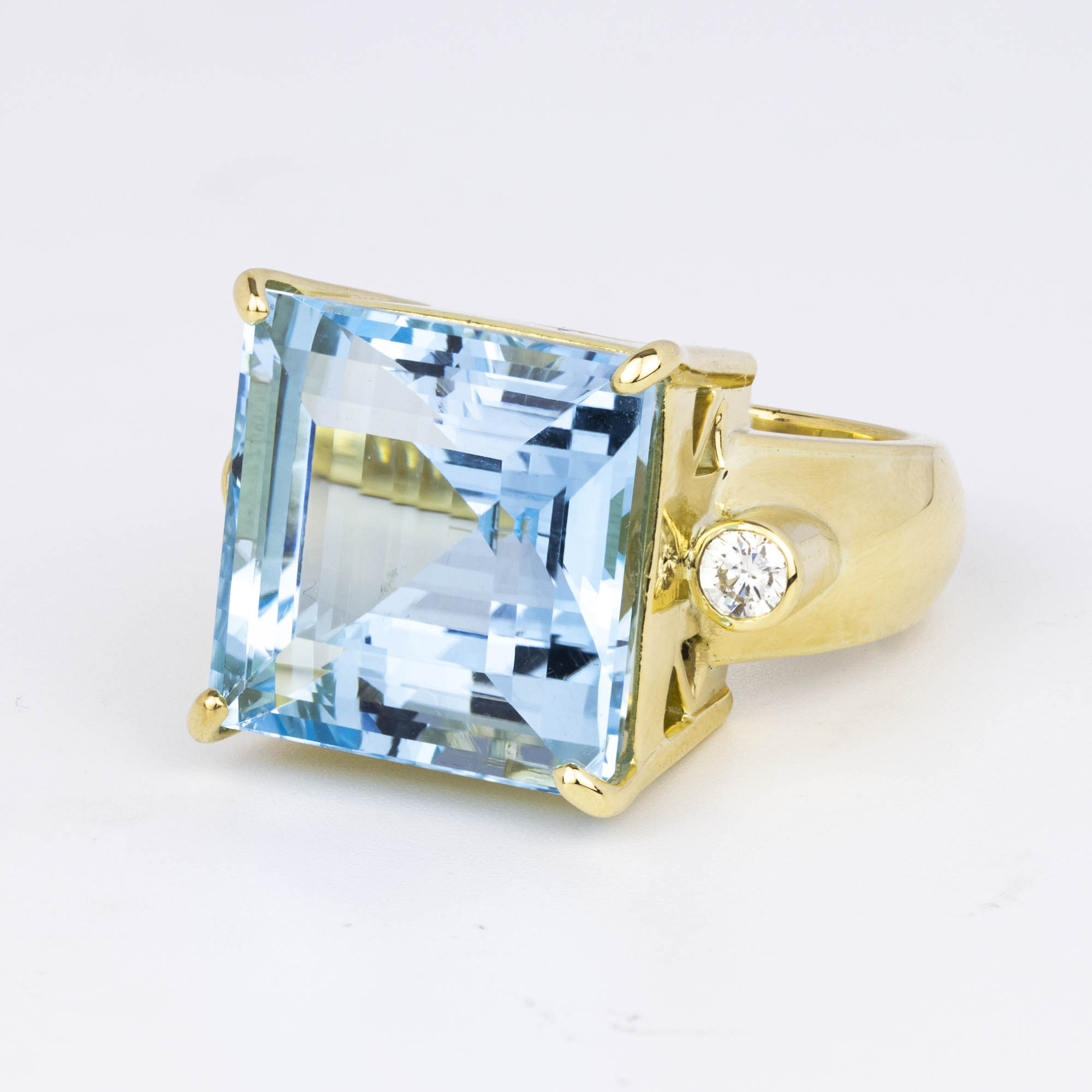 Ring - Blue Topaz &amp; Diamond